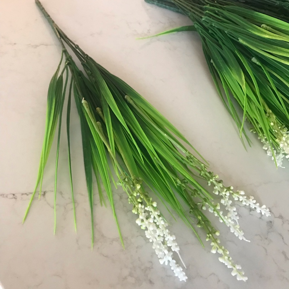 Ivydale 20pcs set Artificial White Lavender Spray in Green Foliage - Picture 5 of 12